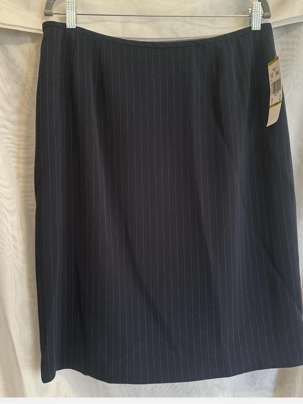 NWT Dark Blue With White Pin Stripe Pencil skirt Knee-Length size 14P
